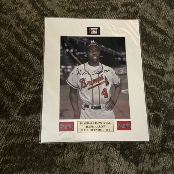 - - Hank Aaron Signed Autographed Atlanta Braves - Picture 1 of 1